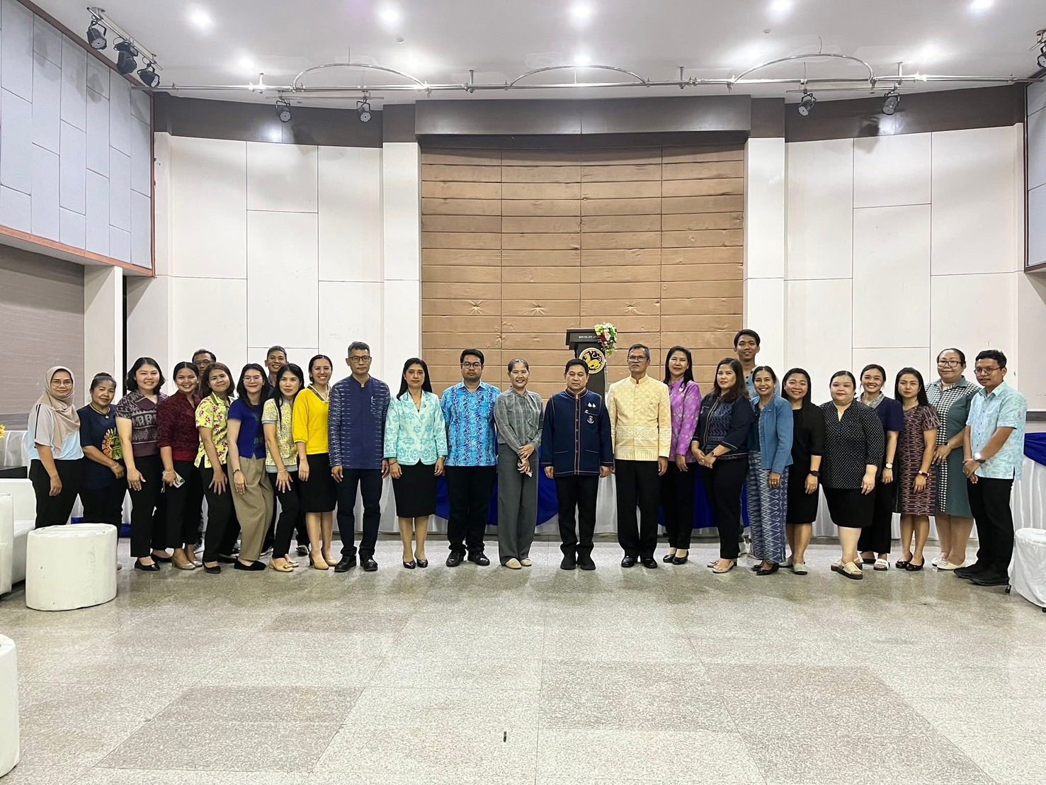 รองอธิบดีกรมการพัฒนาชุมชนและผู้ตรวจราชการกรม ลงพื้นที่ตรวจติดตามความพร้อมสถานที่และนิทรรศการ สำหรับการติดตามราชการและนโยบายสำคัญของกระทรวงมหาดไทย