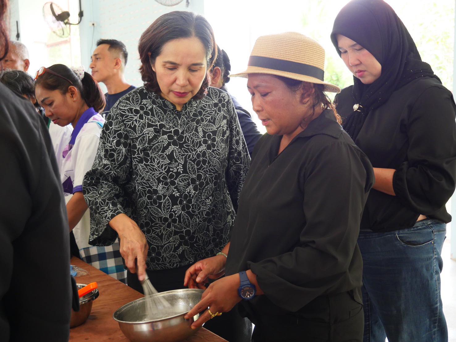 ศพช.นครศรีธรรมราช เปิดโครงการแก้ไขหนี้ครัวเรือนด้วยทุนชุมชน มุ่งสร้างทักษะอาชีพและวินัยการเงินเพื่อความยั่งยืน วันที่สอง